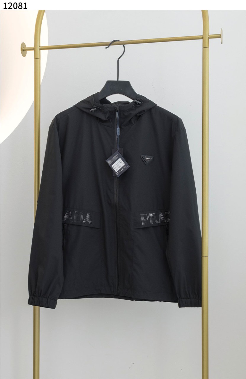 #프라다 [PRADA]  남성 삼각로고 스트링 후드 바람막이 신상입고💢 #상의 #자켓 #12081