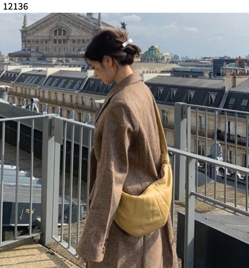 #르메르 [LEMAIRE] 수입프리미엄급 25SS 르메르 미디엄 크로와상 백 소프트 나파 레더 베이지 빅백 신상 입고💢 #태그 #가방 #12136