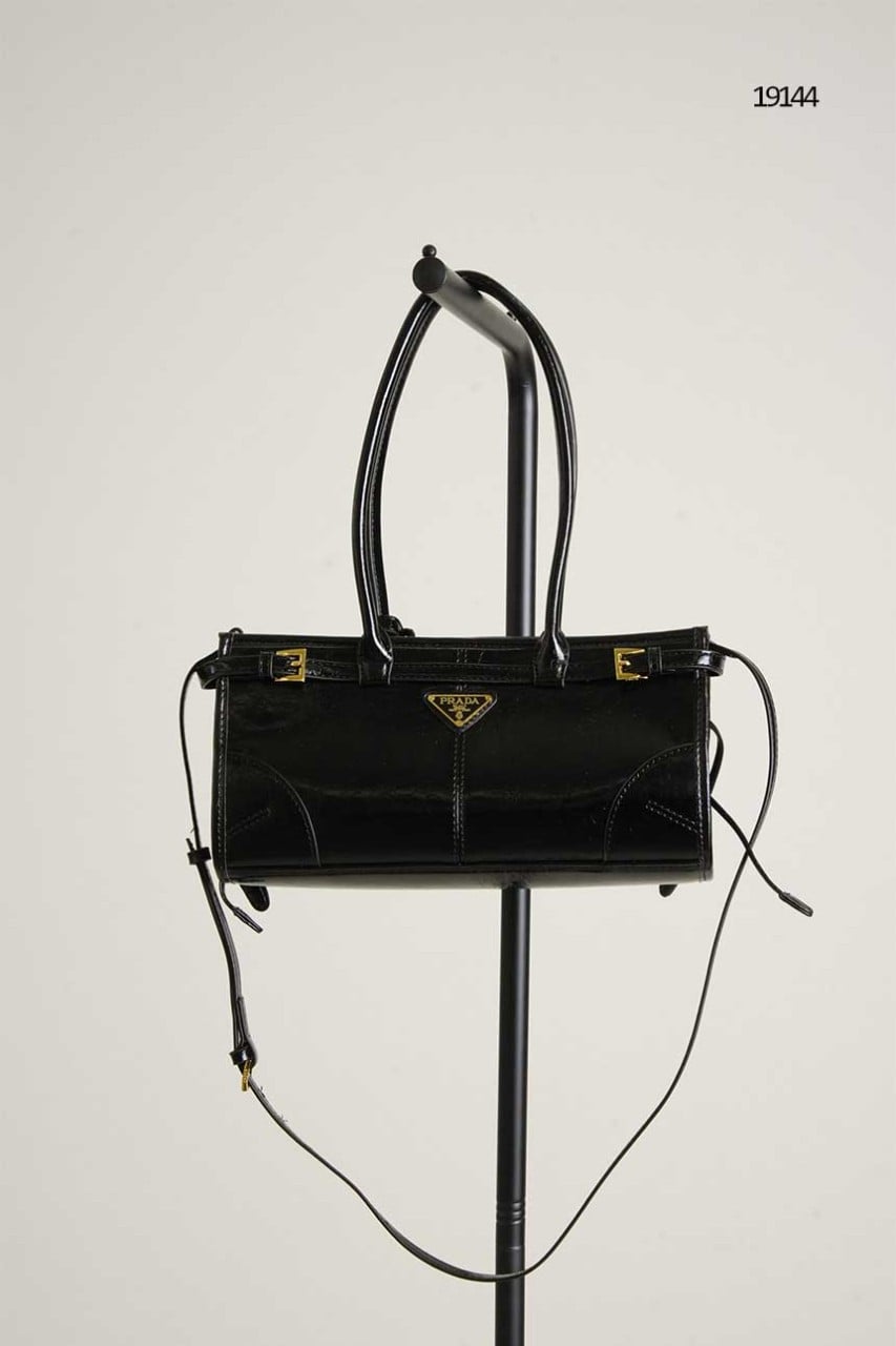 🔆 [PRADA] 프라다 미디움 가죽 핸드백 블랙🔆