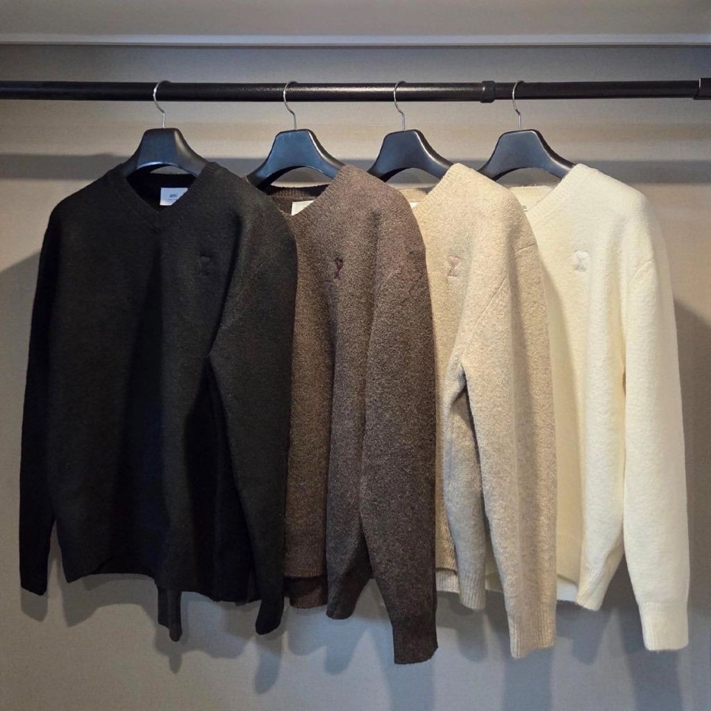 아미 드 꾀흐 까마이외 자수 V넥 울 스웨터 니트