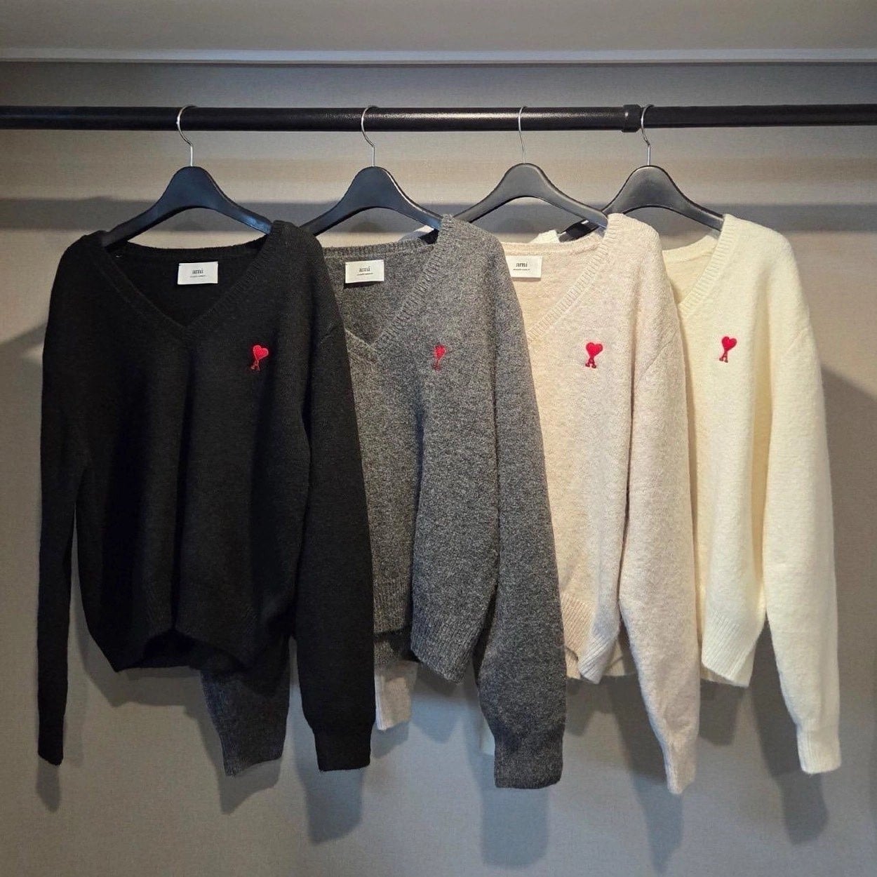 💕 아* 드 꾀흐 엠브로이더리 V넥 울 스웨터