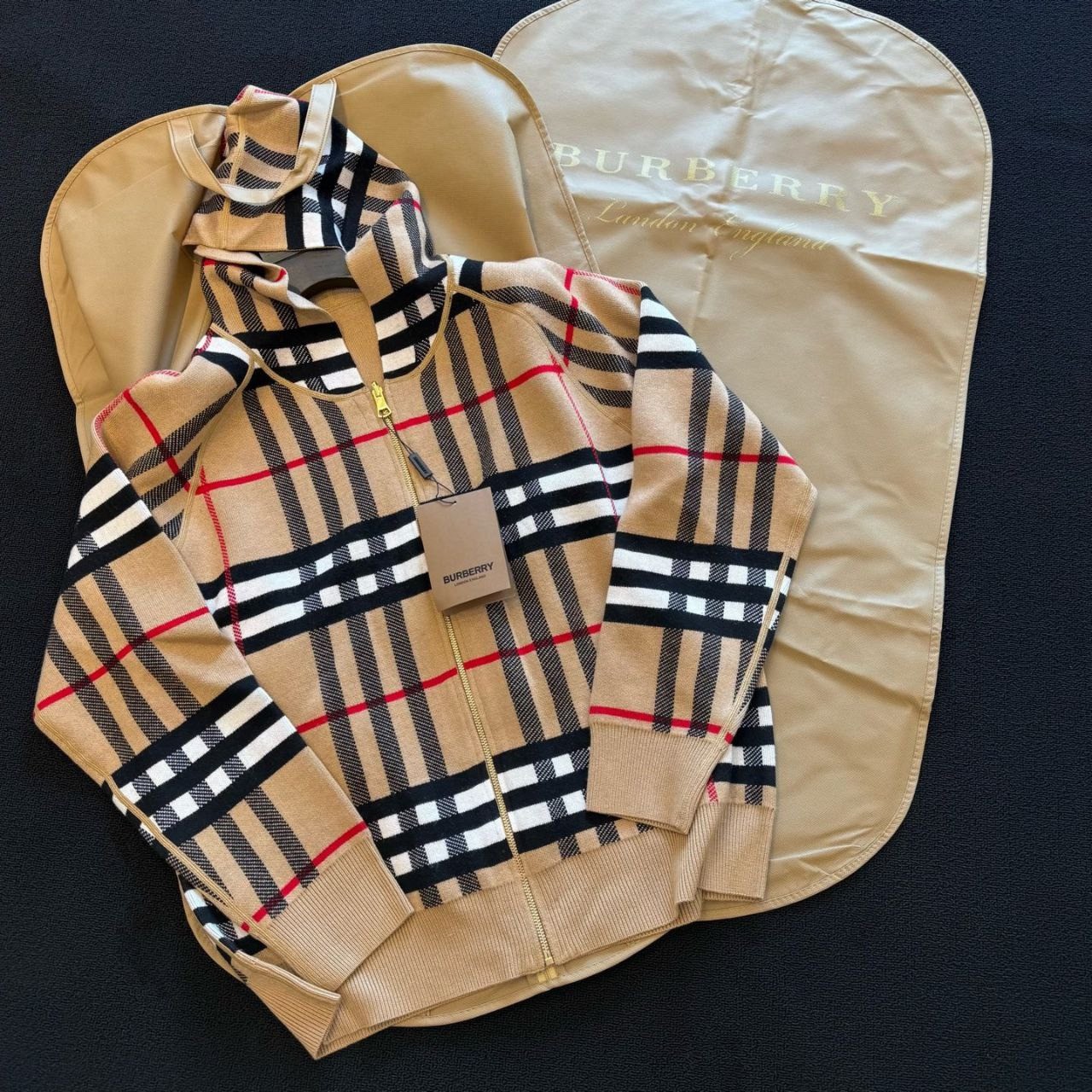 •버버* 클래식 체크 리버시블 자카드 후드 집업 가디건 - 수입