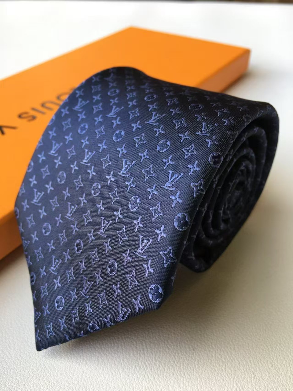 루*비* 모노그램 실크 넥타이