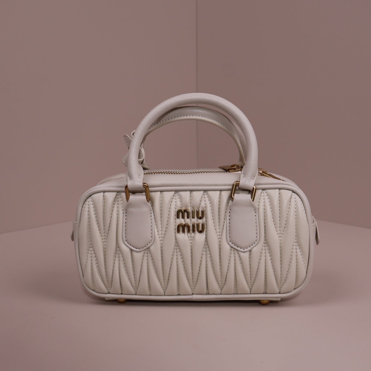 ✨미우미우 아르카디 마테라쎄 나파 가죽 백✨