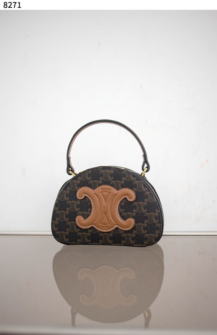 #셀린느 [CELINE] 퀴르 트리오페 캔버스 하프문 크로스백 신상입고💢 #가방 #8271