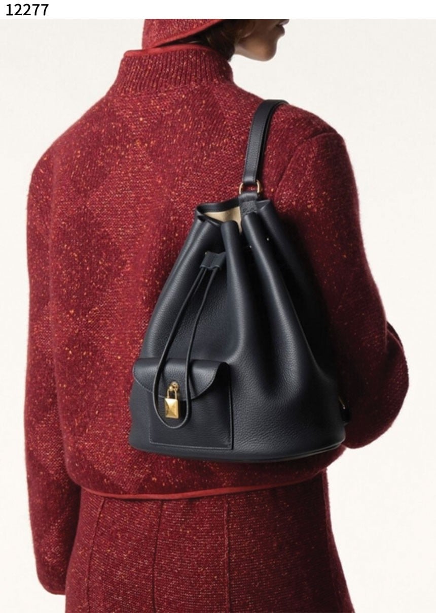 #로로피아나 [LOLO PIANA] 수입프리미엄급 Extra Drawstring backpack L27 Calfskin Black 신상 입고💢 #태그 #가방 #12277