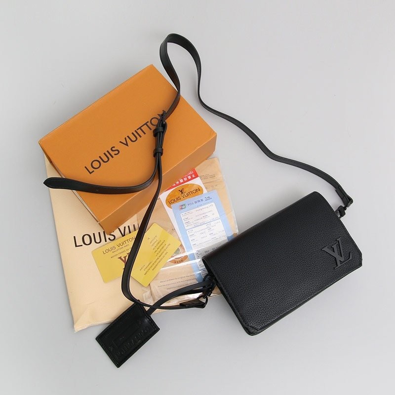 👹루이비통 패스트라인 웨어러블 월릿👹