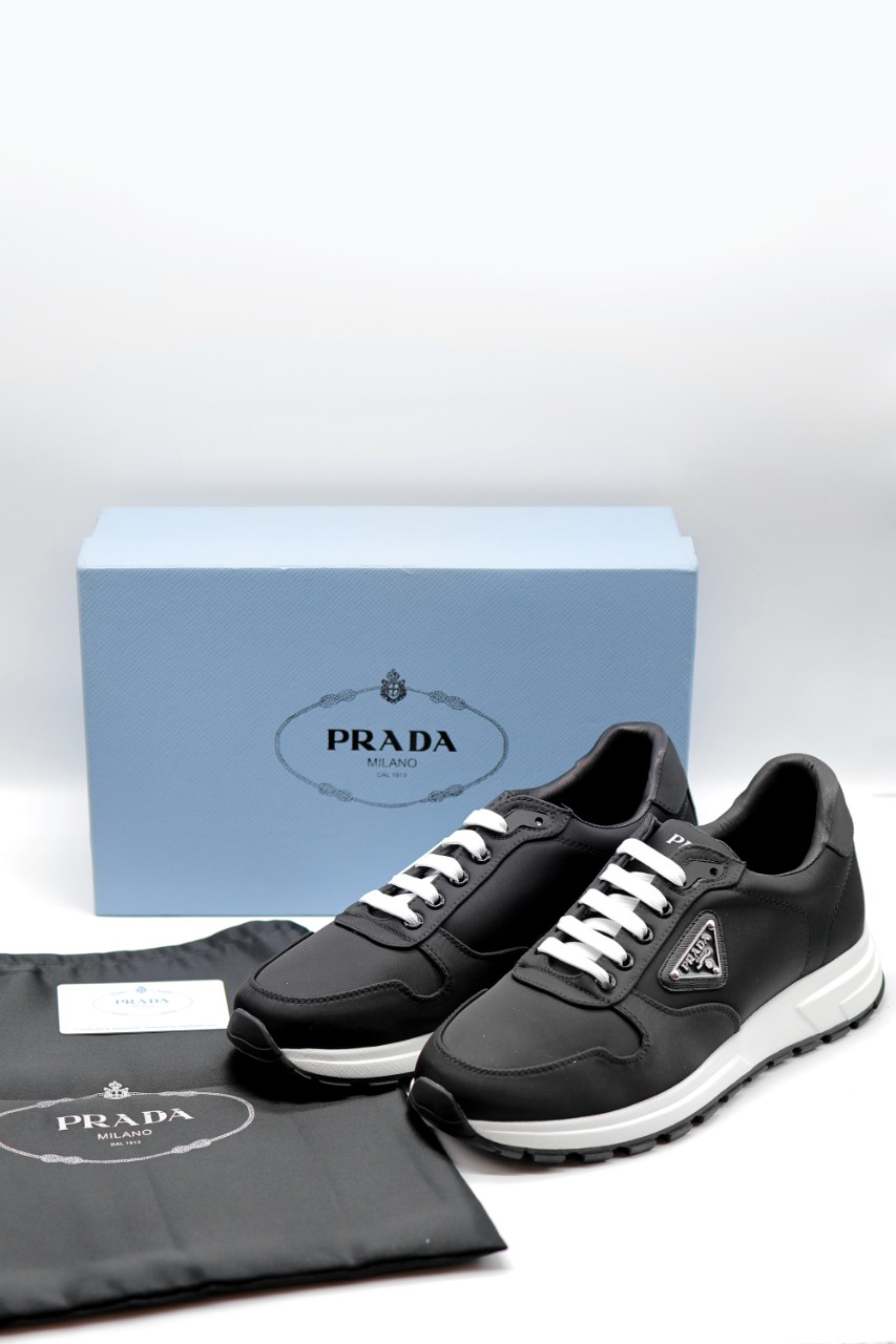 #프라다 25SS  프랙스 2.0 리나일론  블랙 화이트 스니커즈