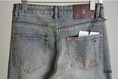 🔆 [LOUIS VUITTON] 루이비통 레더패치 포켓 자수로고 워싱 데님진 🔆