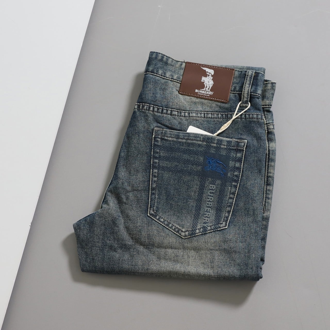 #버버리 [ B*RBERRY ] 수입 기사도 빈티지 워싱 데님 팬츠 입고 💢 #남성하의 #청바지