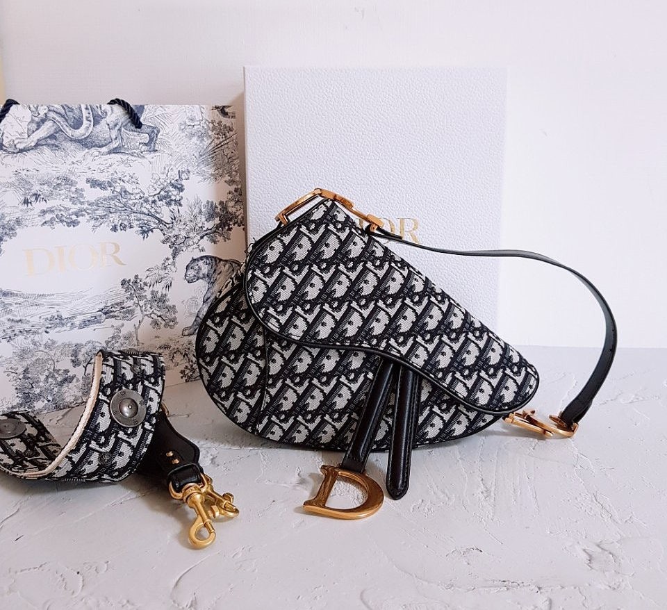 💕 디* 고급 오블리크 클래식 다크 네이비 미듐 새들백