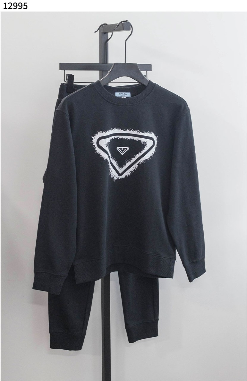 #프라다 [PRADA] 빅 프린팅 삼각로고 트레이닝 세트 신상입고💢 #세트 #12995