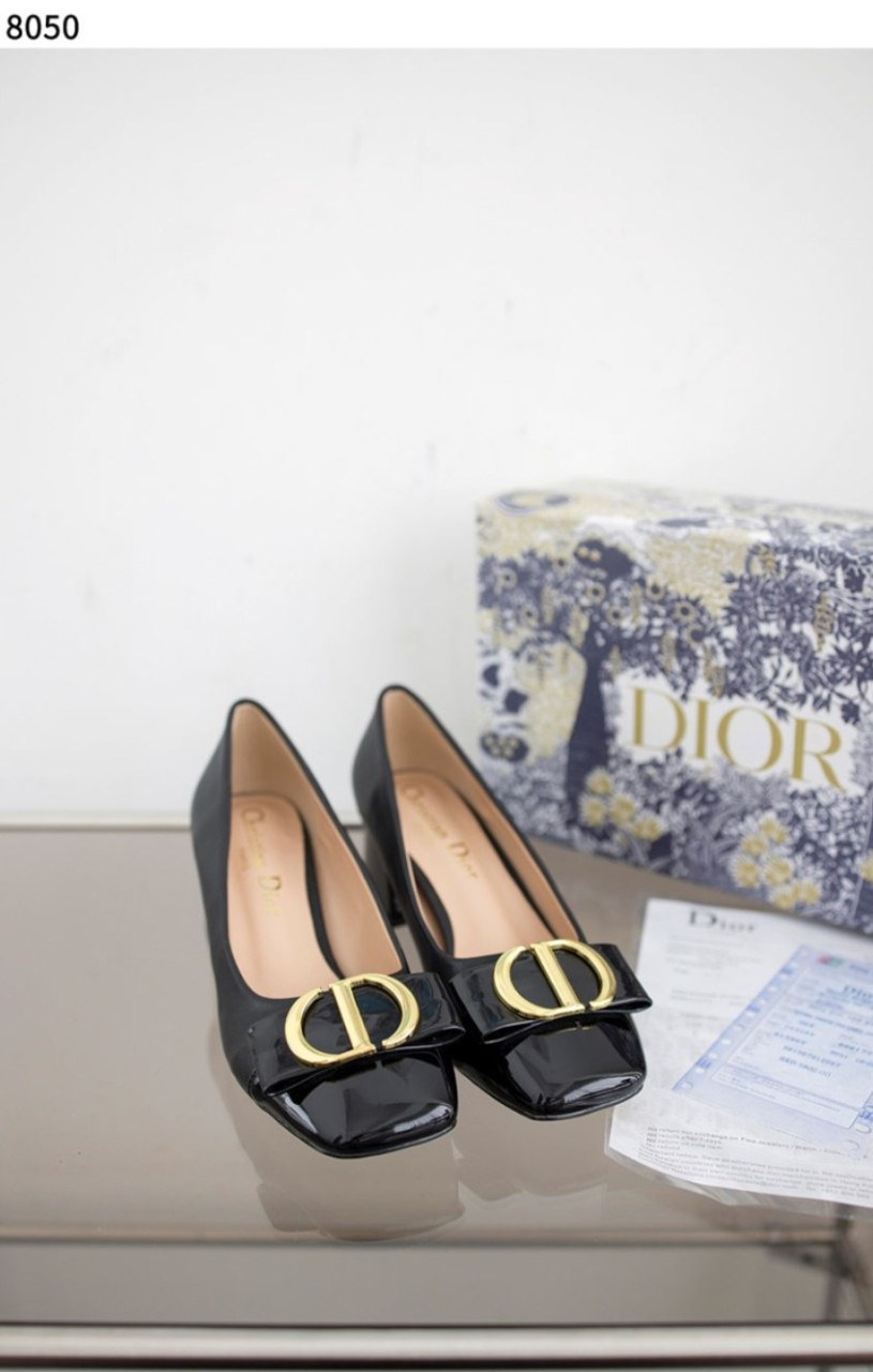 #디올 [Christian Dior] 크리스찬 디올 CD 금장 로고 펌프스 힐 신상입고💢 #신발 #8050