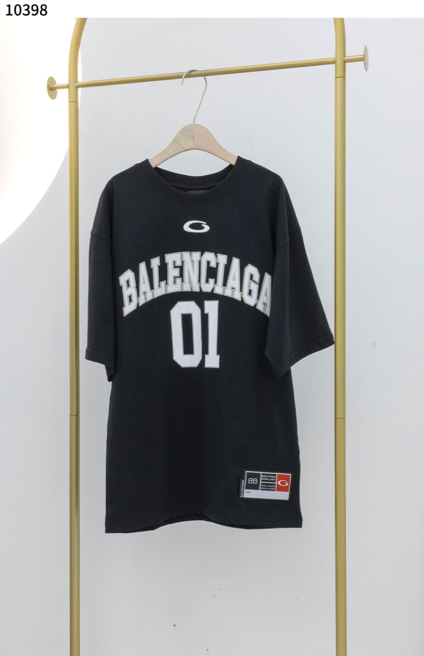 #발렌시아가 [BALENCIAGA] 남성 바스켓볼 시리즈 - 오버사이즈 티셔츠 신상입고💢 #상의 #티셔츠 #10398