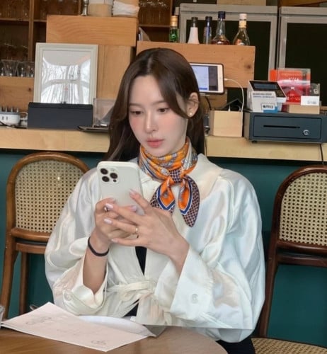 에VVV 레 슈보 오렌지 스카프