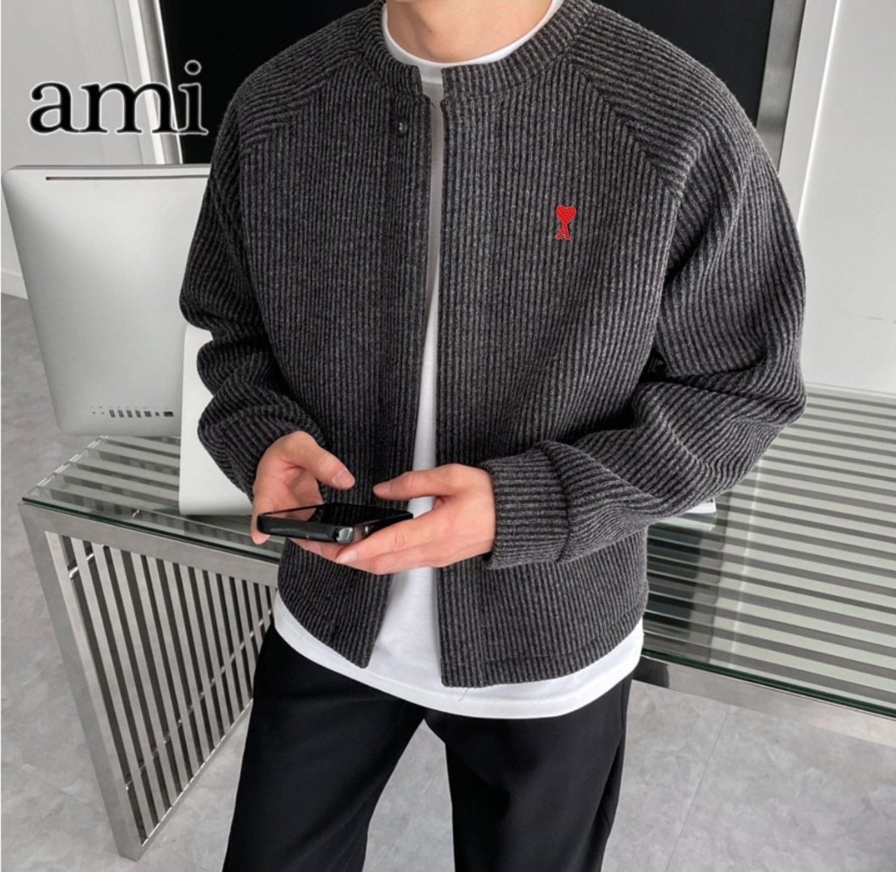 에이하트 자수로고 크롭 니트 가디건 275