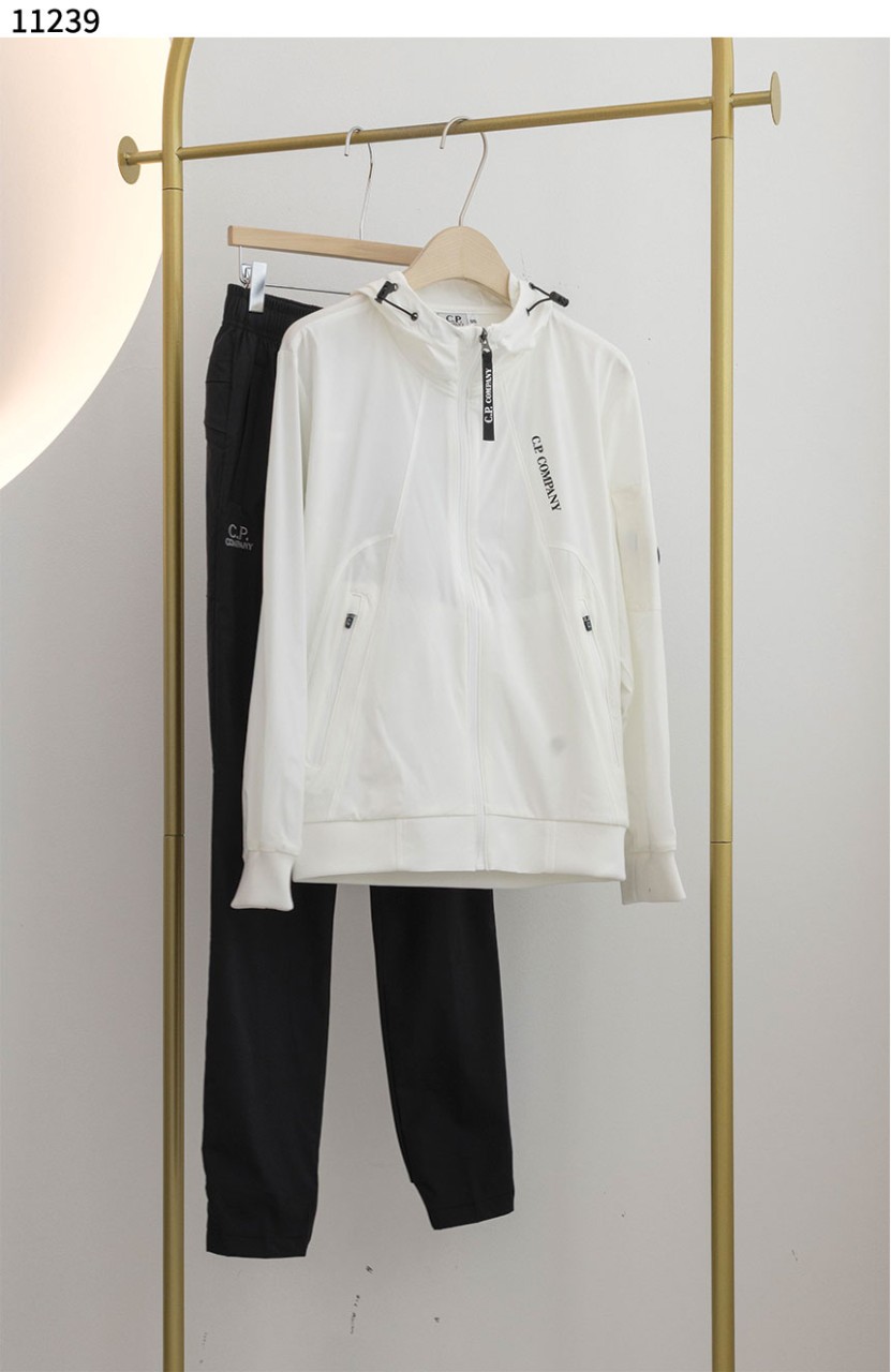 #씨피컴퍼니 [C.P conpany] 씨피컴퍼니 바람막이 트레이닝 셋 신상입고💢 #세트 #11239