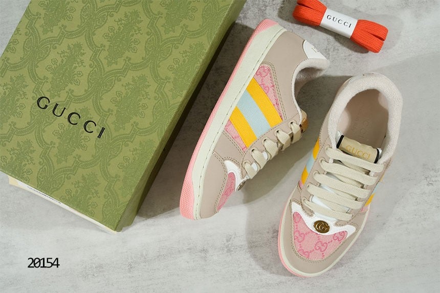 🔆[GUCCI] 구찌 여성 GG 크리스털 스크리너 스니커즈 🔆