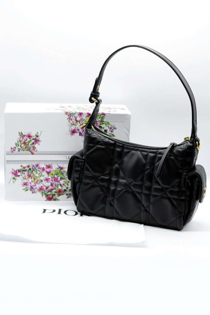 #디올   플랫 매크로 까나쥬 크링클 블랙