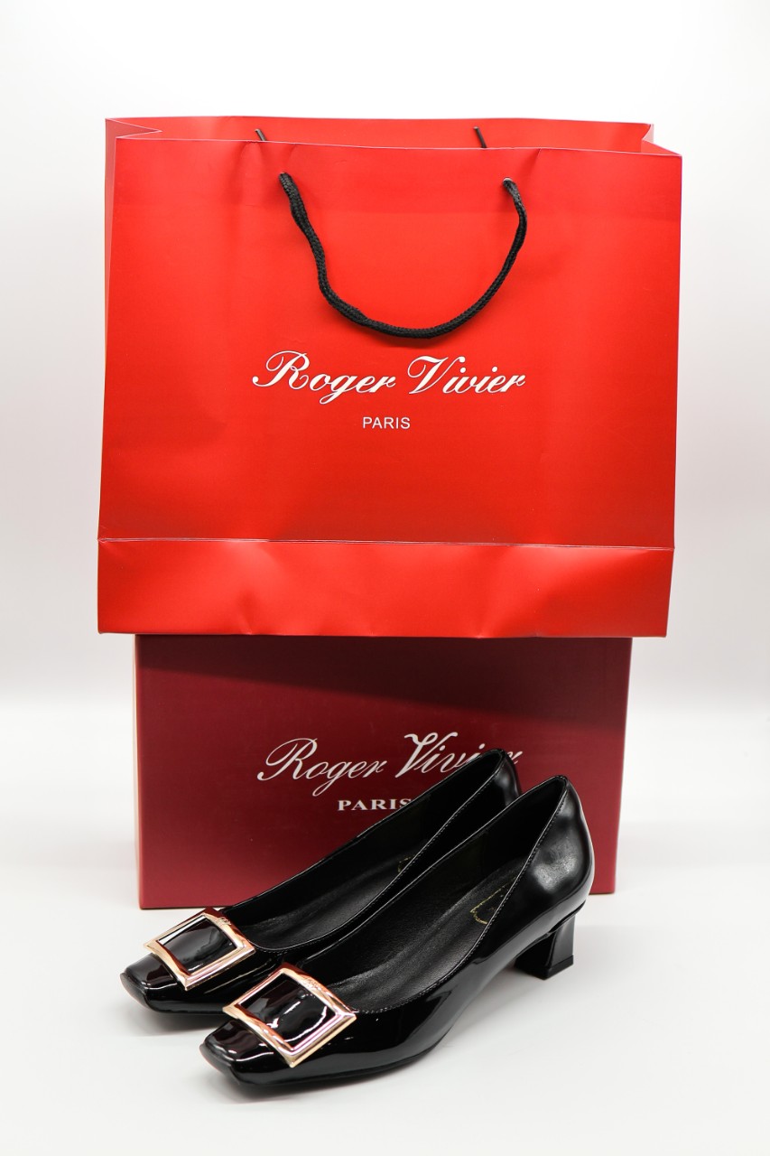 #로저비비에 트럼펫 메탈 버클 펌프스 구두