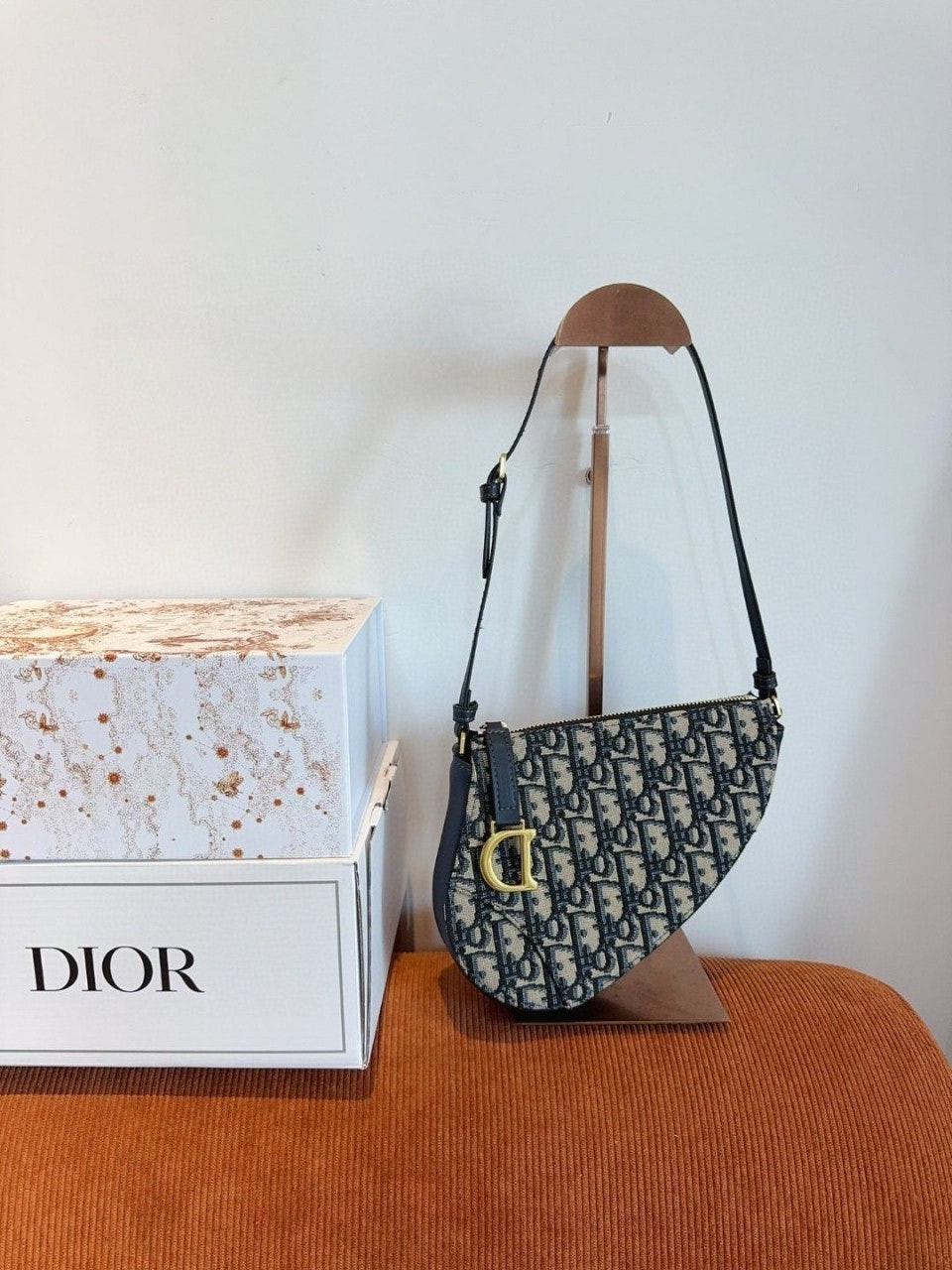 💕 디* 새들 숄더 파우치 비스킷(오블)