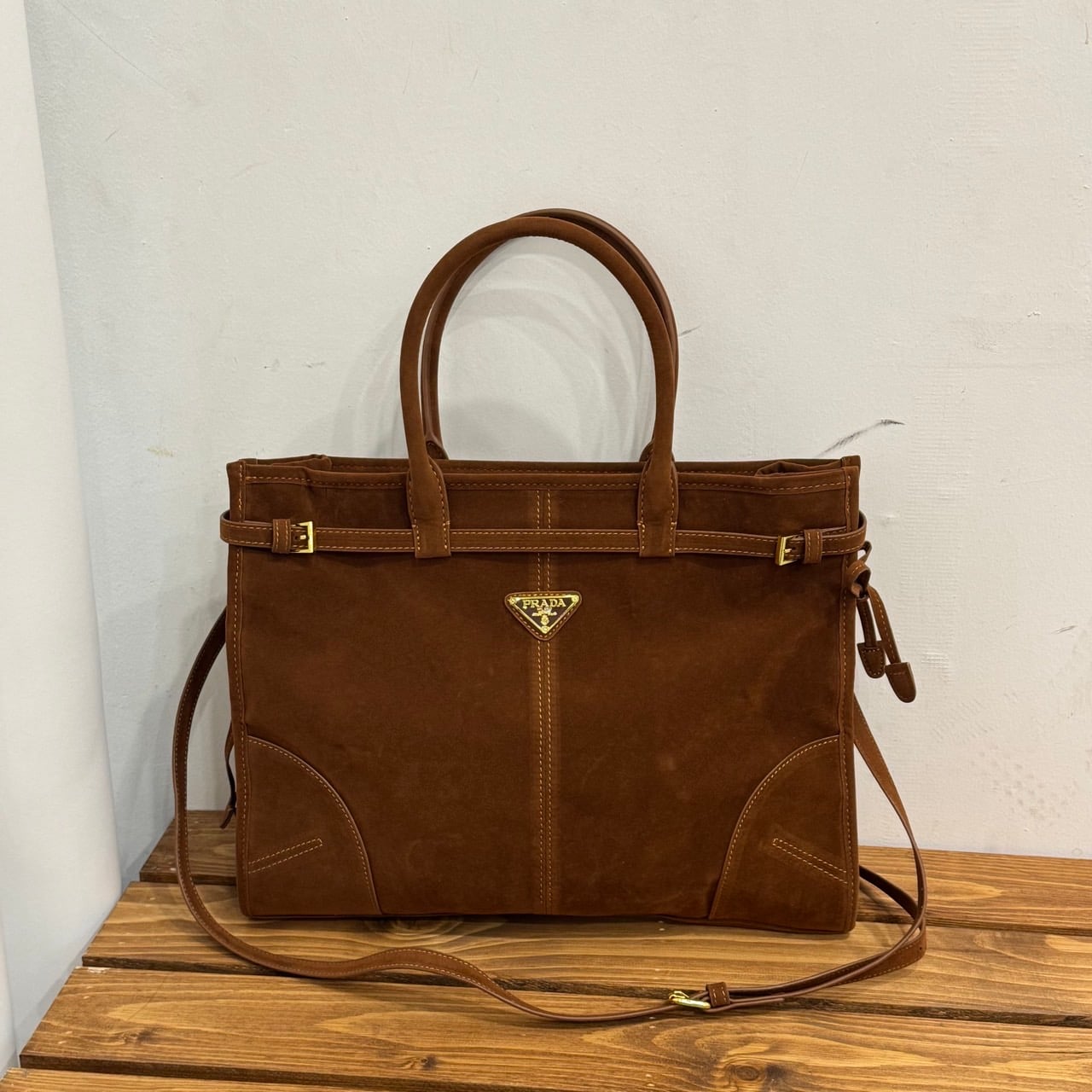 🤴🏻 #프라다 스웨이드 토트백 🤴🏻