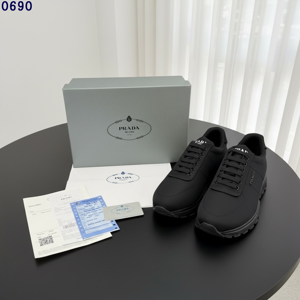 👹프라다 클래식 이니셜로고 패브릭 스니커즈👹