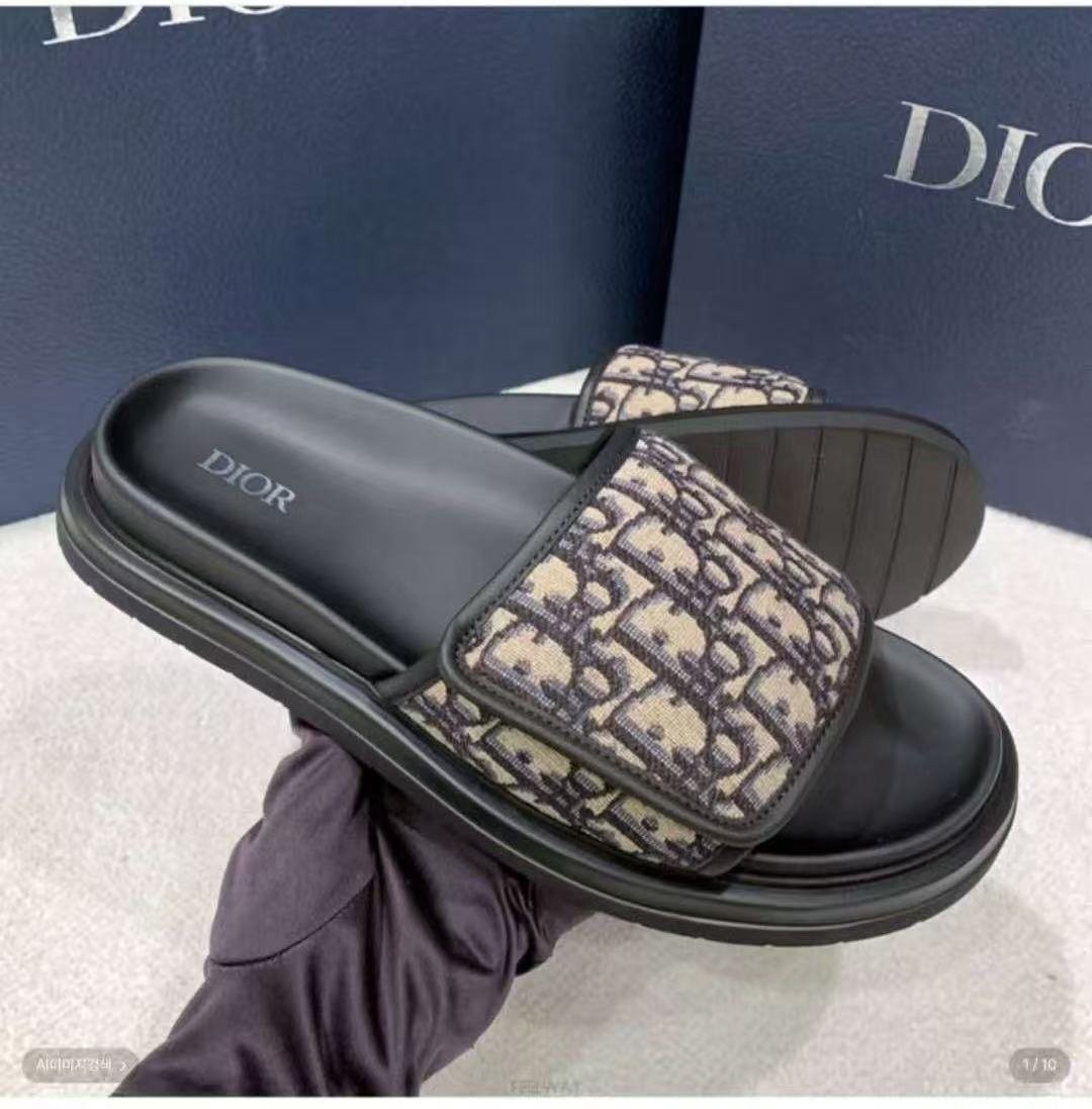 디V 오블리크 자카드 아쿠아 샌들 슬리퍼