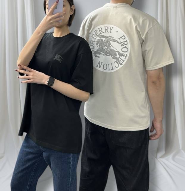 <버버리 엠보나염 면 반팔>