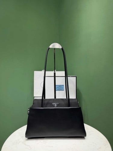 해배) Pr**a 삼각로고 신형 숄더백 (1BA495)