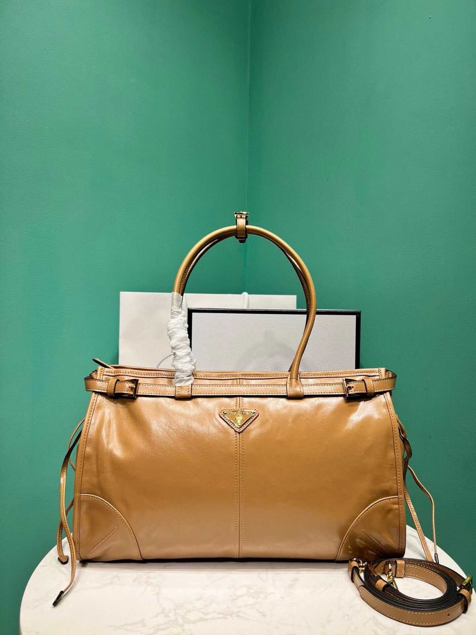 해배) Pr**a 럭스솔프 크로스 바디백 (1BA439)