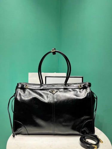 해배) Pr**a 럭스솔프 크로스 바디백 (1BA439)