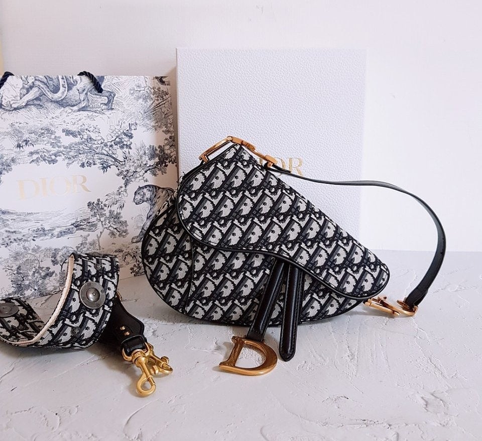 💕 디* 고급 오블리크 클래식 다크 네이비 미듐 새들백