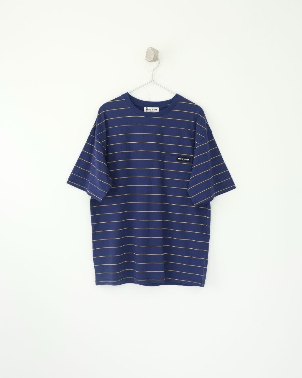 💕 미*** 로고패치 스트라이프 루즈핏 반팔티셔츠 - 수입