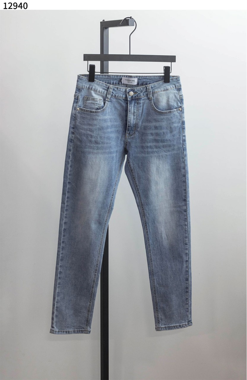 #톰브라운 [Thom Browne] 연청 슬림핏 데님 팬츠 신상입고💢 #하의 #팬츠 #12940