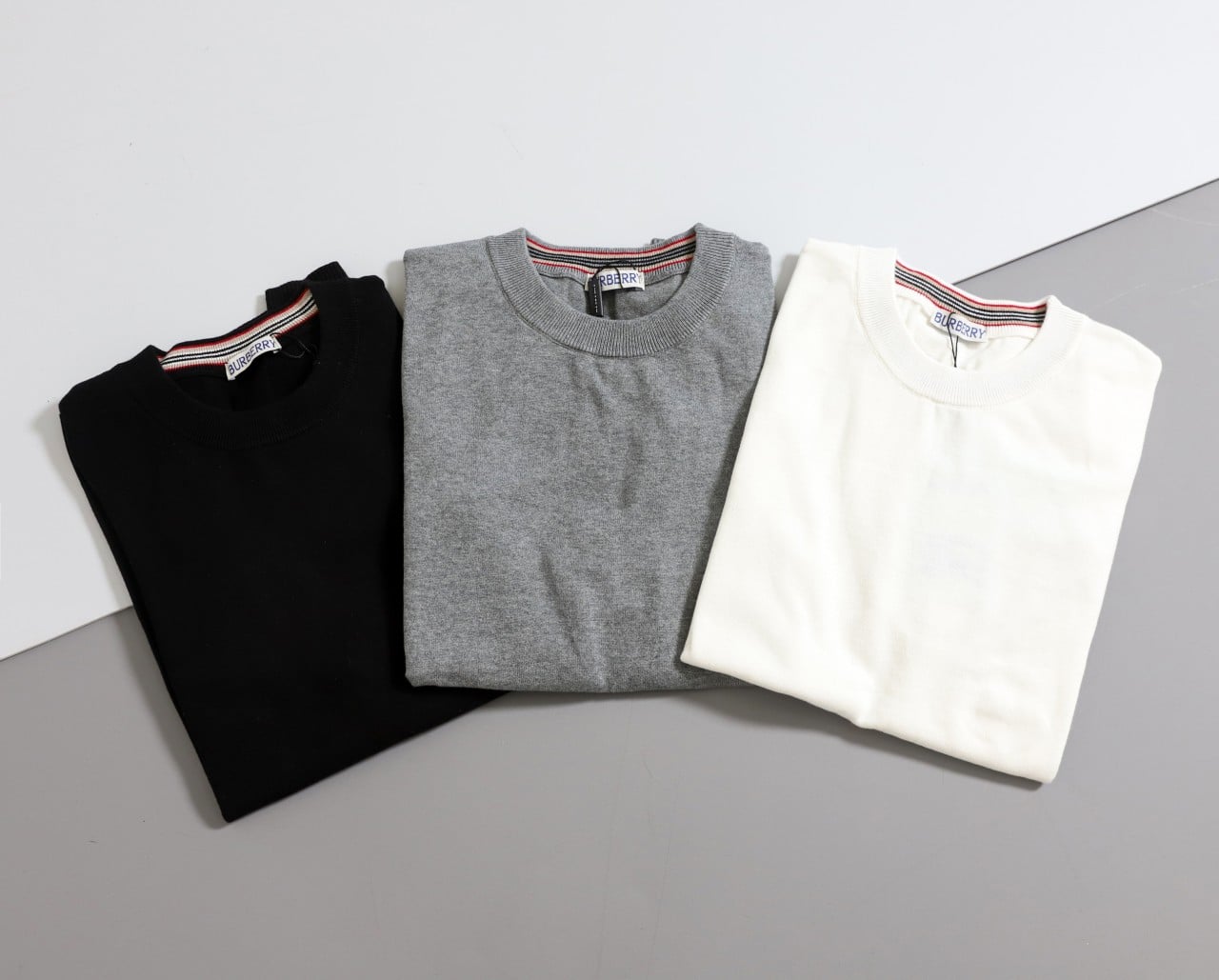 #버버리 [ B*RBERRY ] 수입 기마자수 EKD 반팔 니트 입고💢 #남성상의 #니트