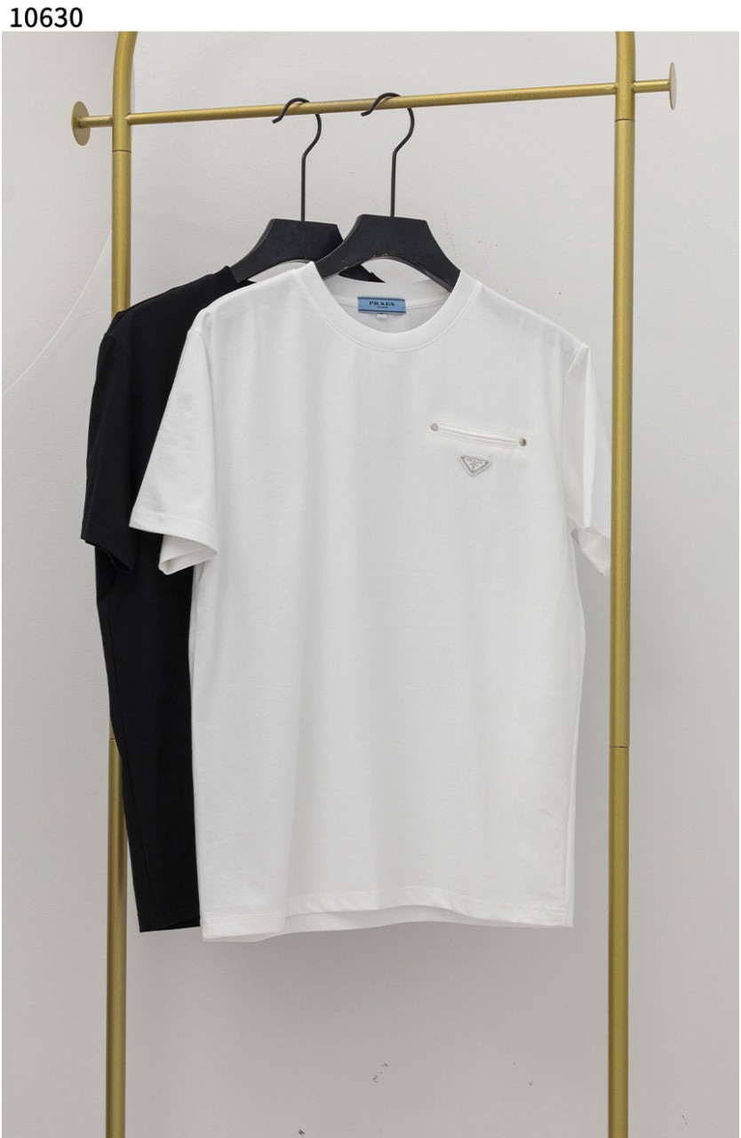 #프라다 [PRADA] 프라다 삼각로고 가슴 포켓 티셔츠 신상입고💢 #상의 #티셔츠 #10630