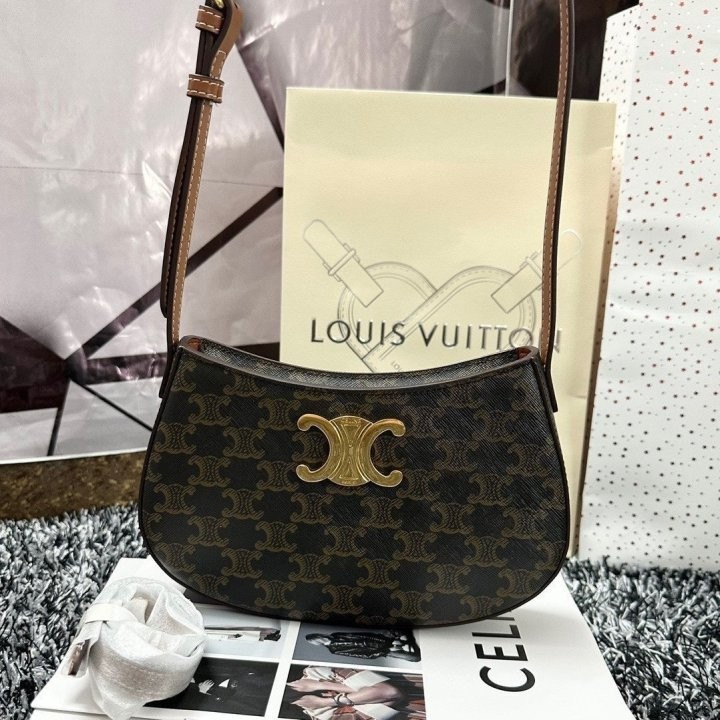 ✨셀린느 미디엄 틸리백 ✨