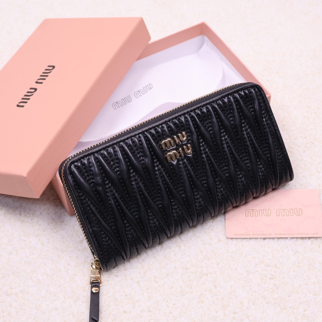 ✨미우미우 마테라쎄 나파 가죽 지퍼 어라운드 장지갑 ✨
