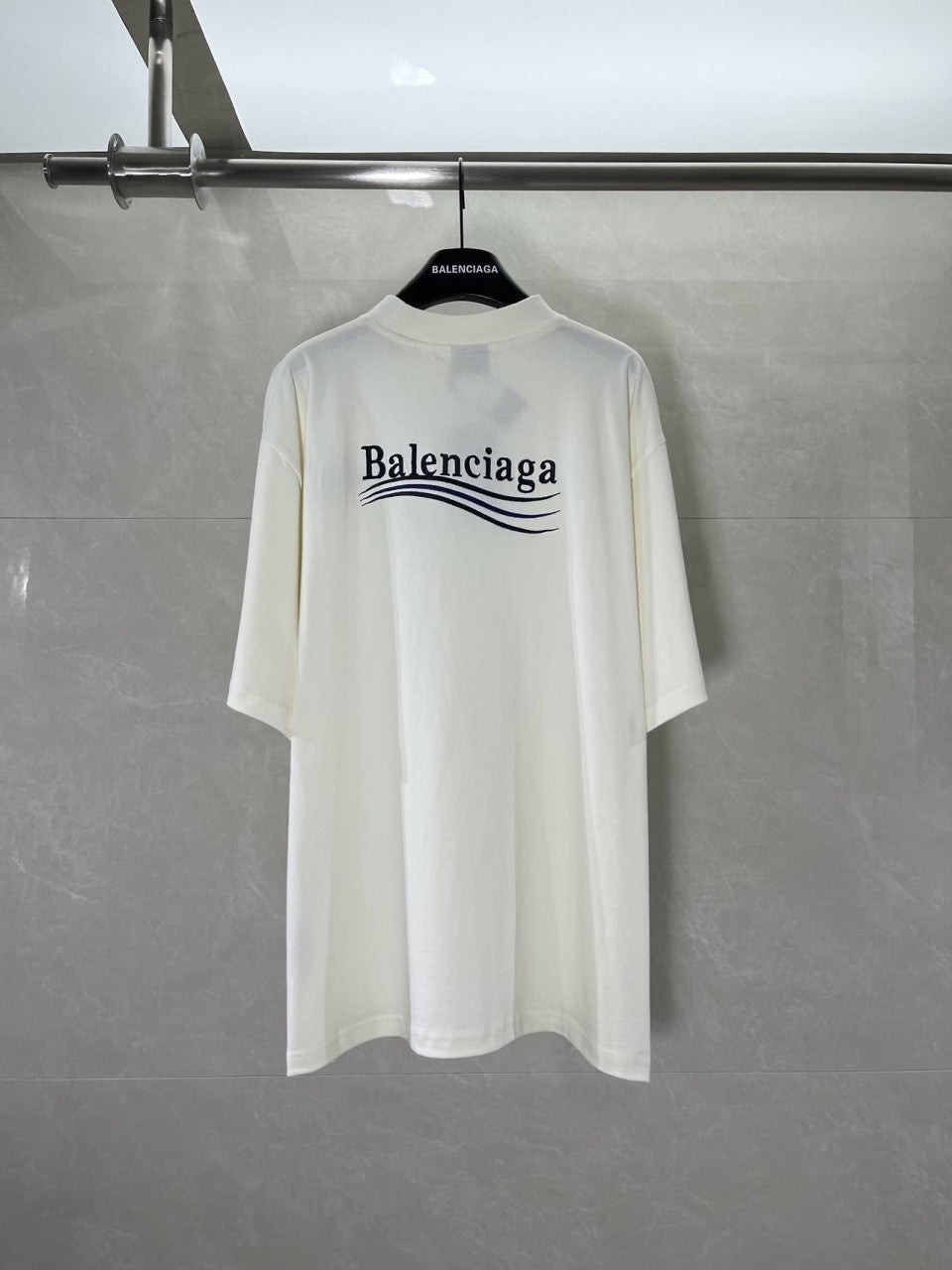 💕 발**** 웨이브 자수로고 반팔 티셔츠