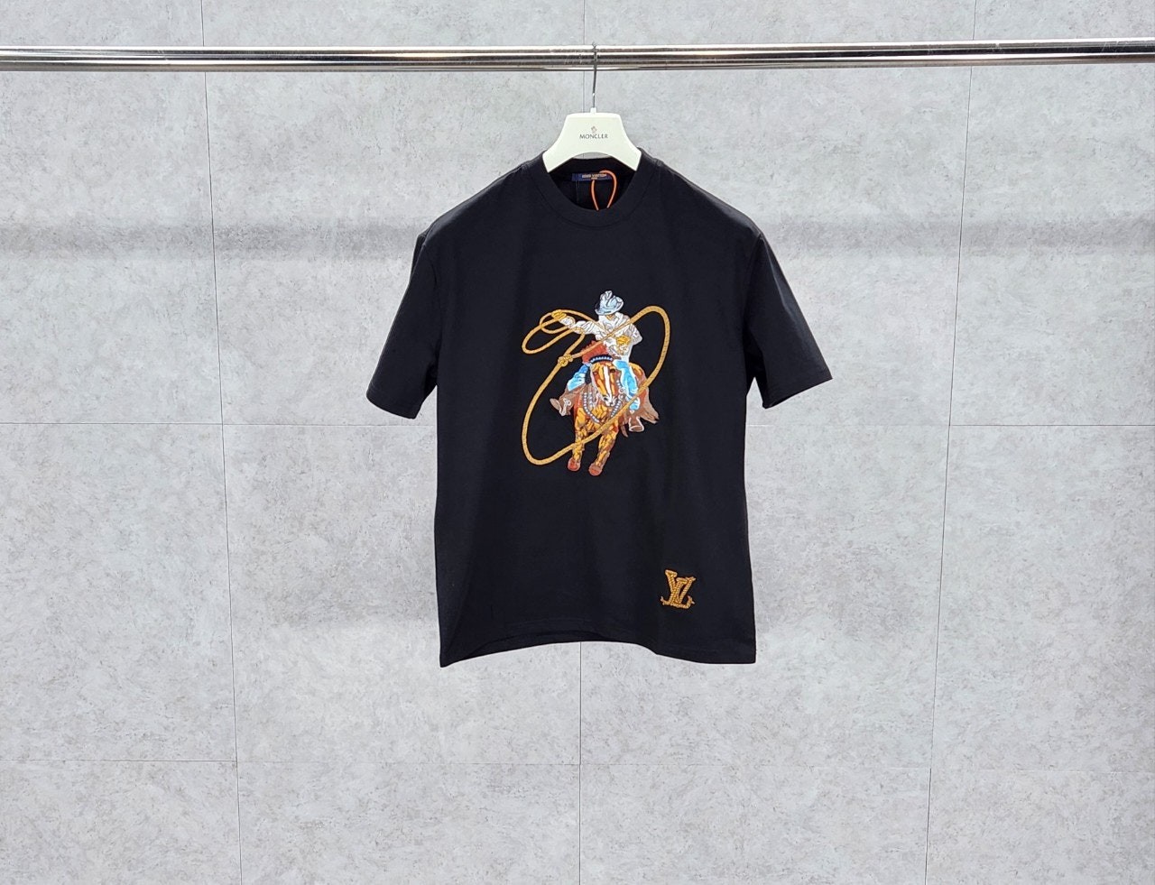 루 자수 그래픽 코튼 티셔츠 반팔 티셔츠