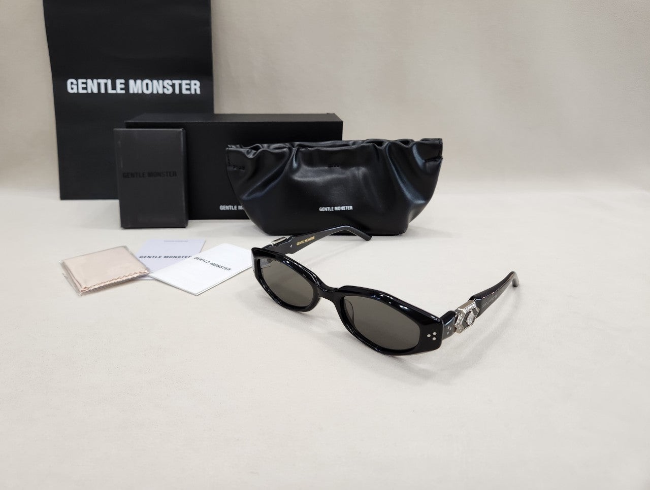 젠**** 베가스 썬그라스 블랙 입고~