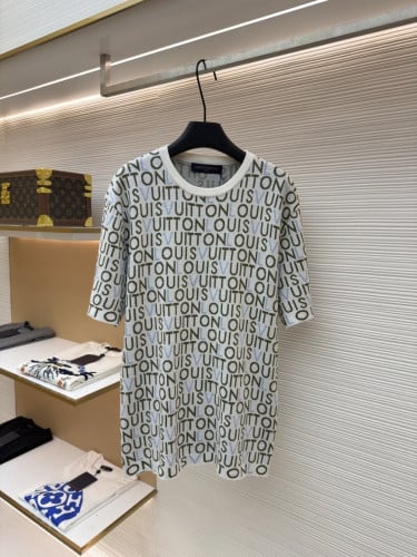 2026 루이비통 1V01 자카드 시그니처 쇼트 슬리브드 크루넥 니트 웨어 입고