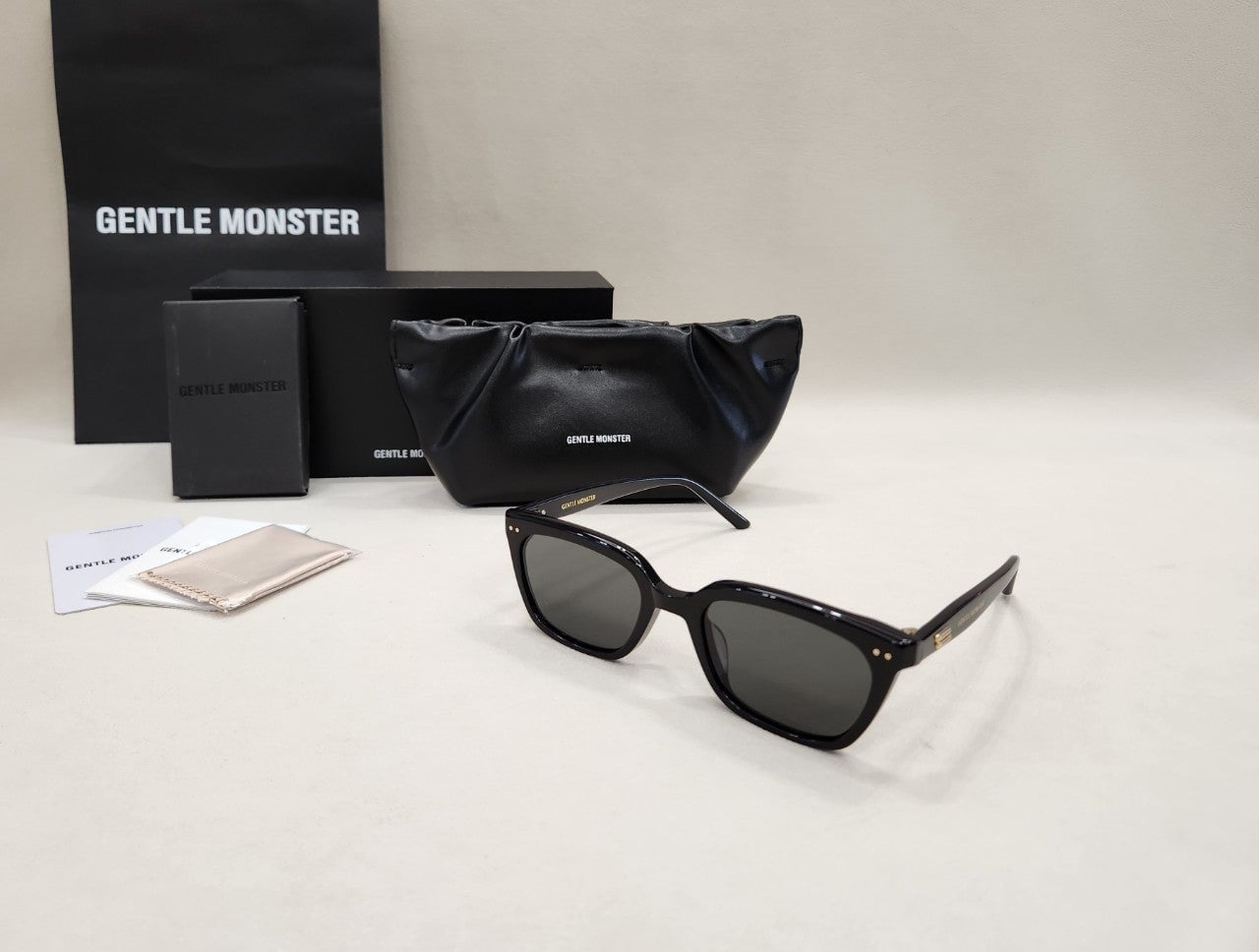 젠*틀몬스터 브리즈비 01 썬그라스 블랙 입고~