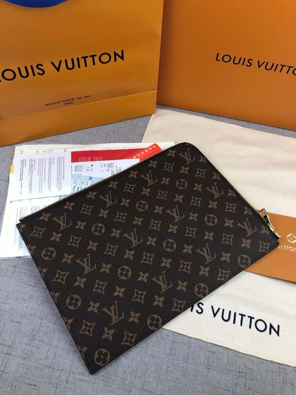 루이 토일렛 파우치