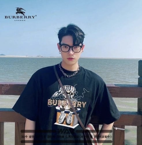 💕 버** 체크 보드 캐릭터 로고 디자인 반팔 티셔츠