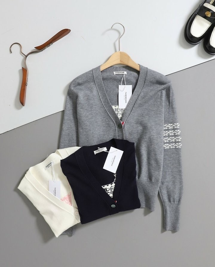 여성 시그니처 4바 브이넥 가디건 TM-4079