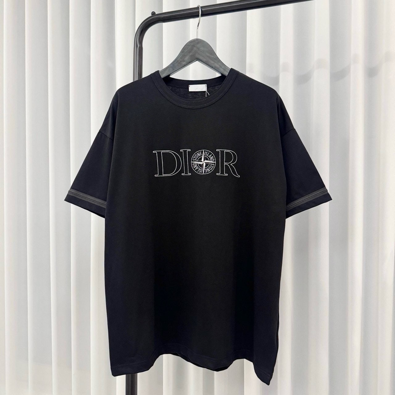 💕 디* X 스* 자수 로고 반팔 티셔츠