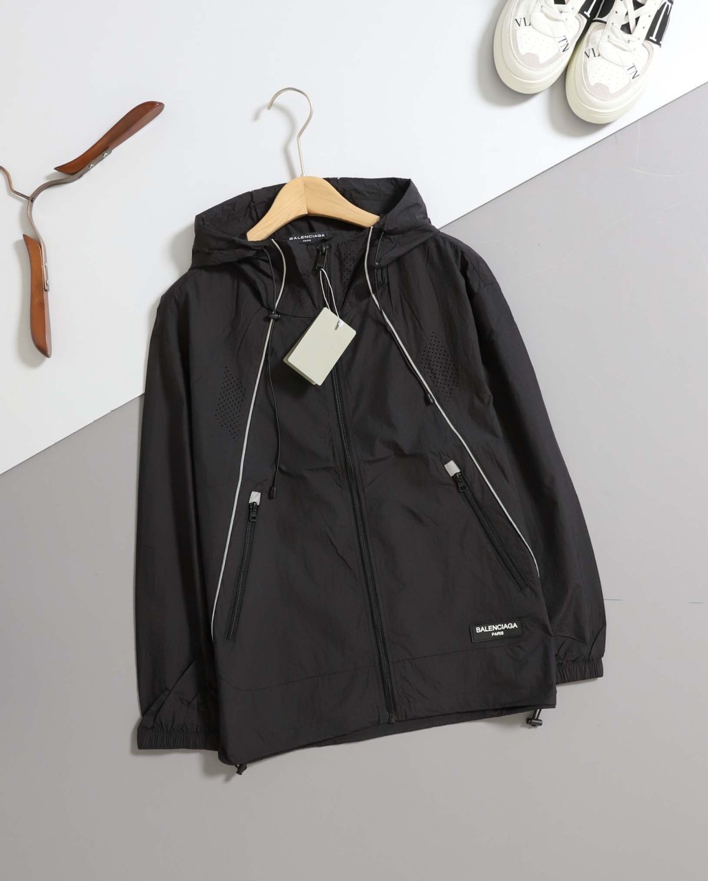 #발렌시아가 [ B*lenciaga ] 앤드 원더 브리드 립 후드 자켓 입고💢 #남성상의 #자켓