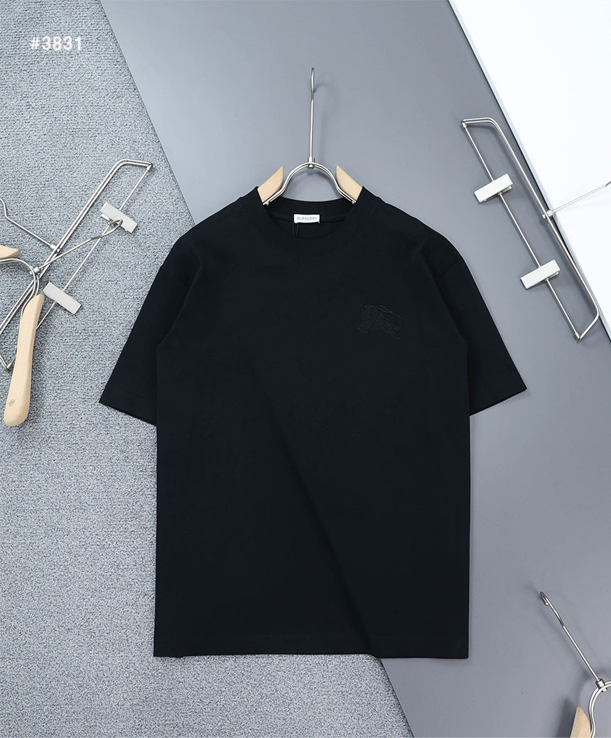 🍀 [BURBERRY] 버버리 백 로고 펀칭 기마자수 라운드 반팔 티셔츠 🍀